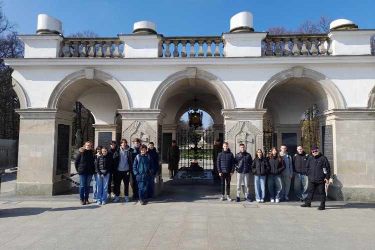 26.03.2024_8a_Śladami bohaterów książki "Kamienie na szaniec" 