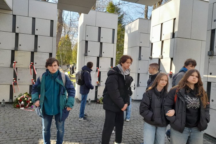 26.03.2024_8a_Śladami bohaterów książki "Kamienie na szaniec" 